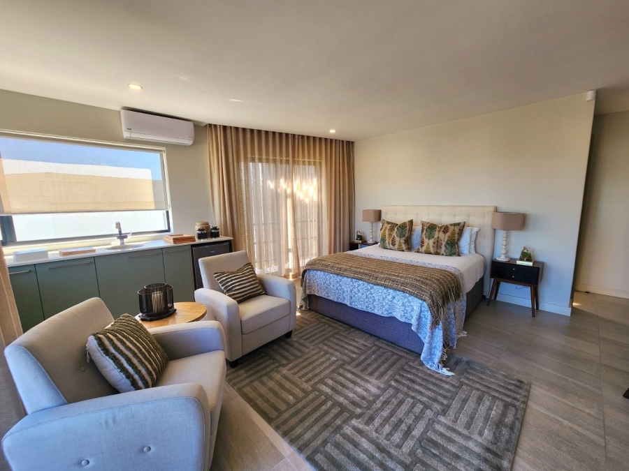 10 Bedroom Property for Sale in Bloubergstrand Western Cape